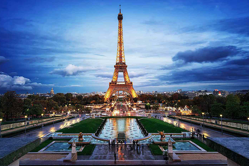 "Enchanting Paris: A Luxury Tour Package"